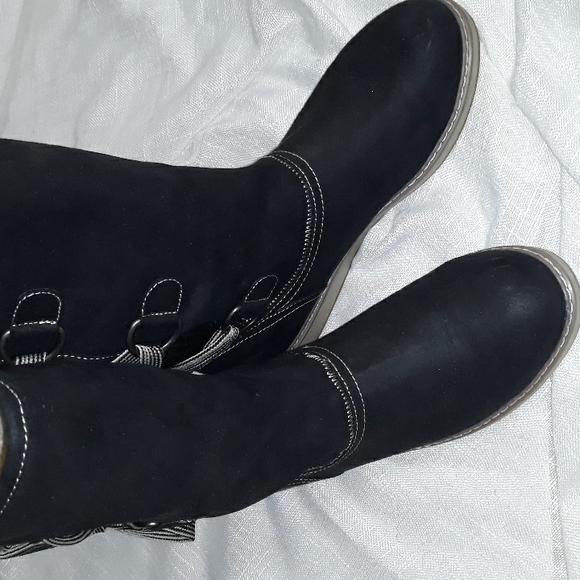 White Mountain black faux fur lined lace up boots. Size 8. - Picture 1 of 13